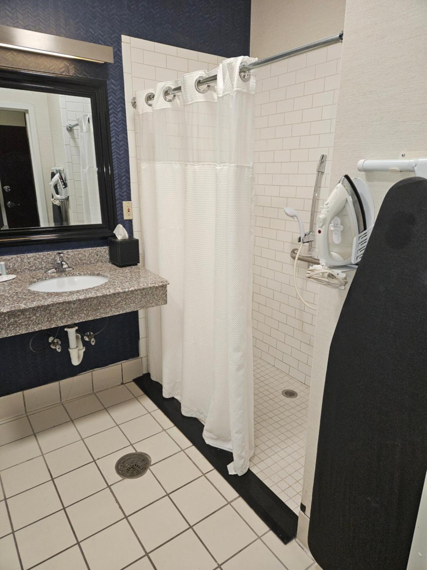 Fairfield Inn & Suites By Marriott Tulsa Central Ngoại thất bức ảnh
